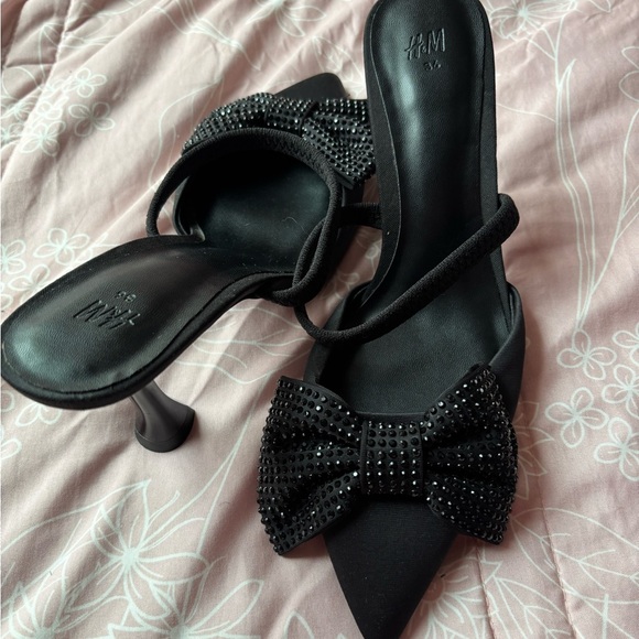 Black H&M bow heels - Picture 2 of 3